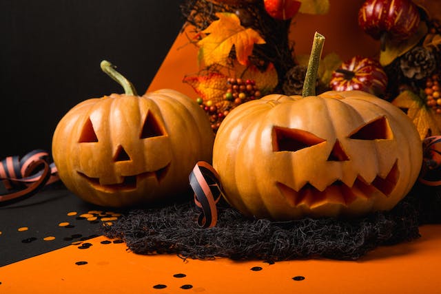 Halloween pumpkins and lights.